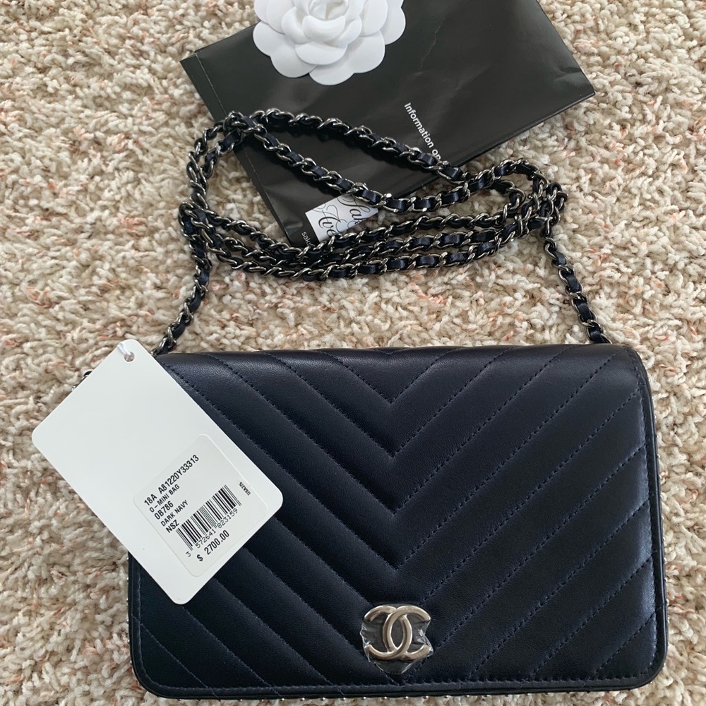Brand new Chanel wallet on chain